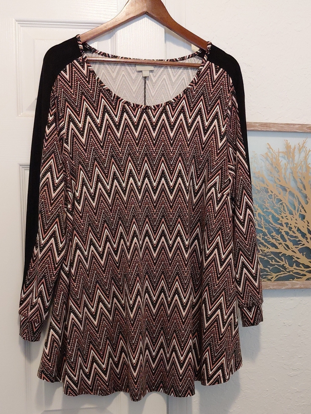 Women's Black and Cream Chevron Raglan Tunic - Versatile Everyday Top